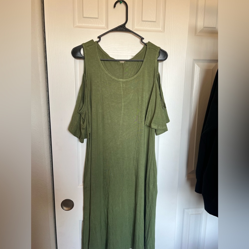 Green colder shoulder summer dress